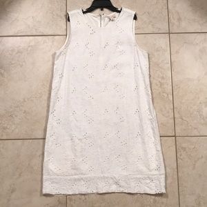 White sleeveless Gap dress
